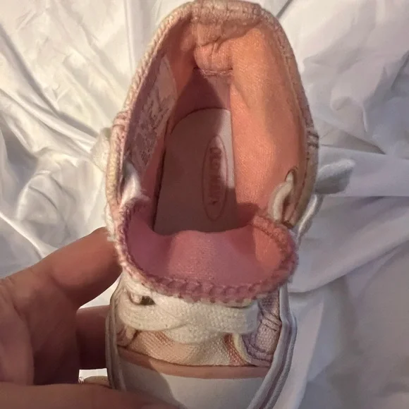 EUC Old Navy tennis shoes. Size 6-12 months. - Picture 10 of 10